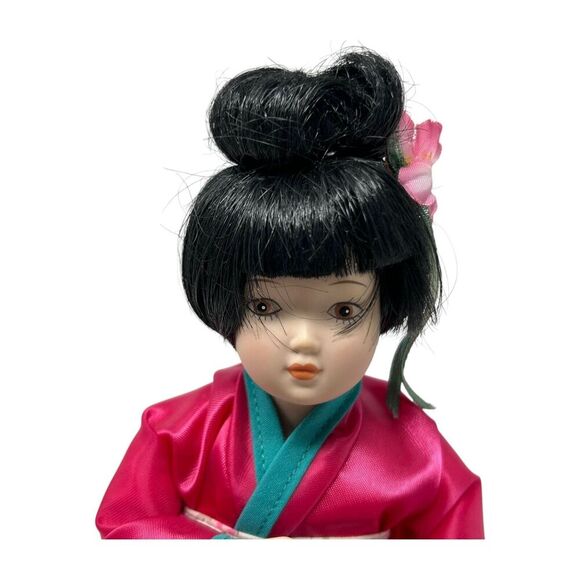 Japanese Geisha Akiko Porcelain Doll In Pink Kimono With Floral Obi & Stand - Picture 11 of 12